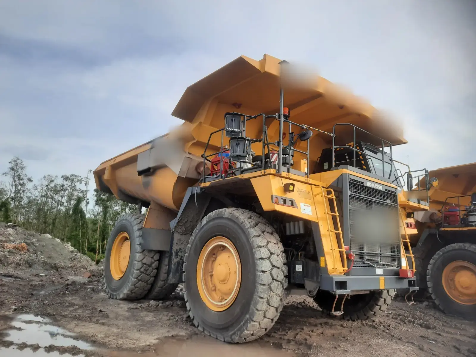 Komatsu HD785-7 2025: Rear view