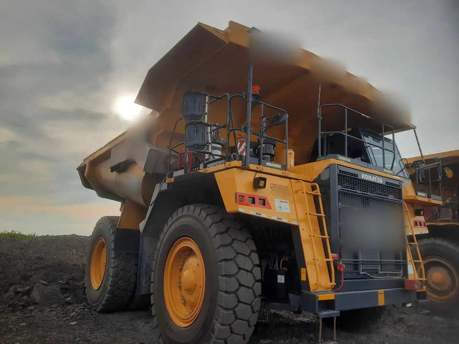 Komatsu HD785-7 2025: Rear view