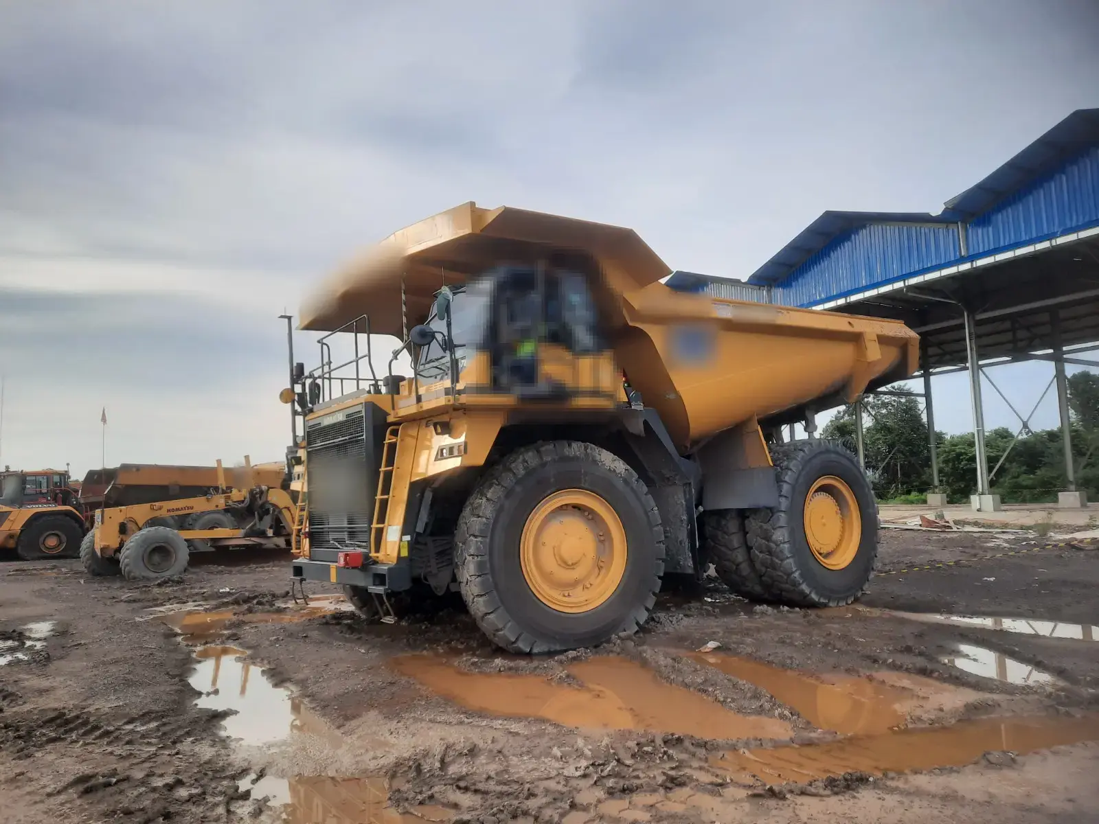 Komatsu HD785-7 2025: Front view