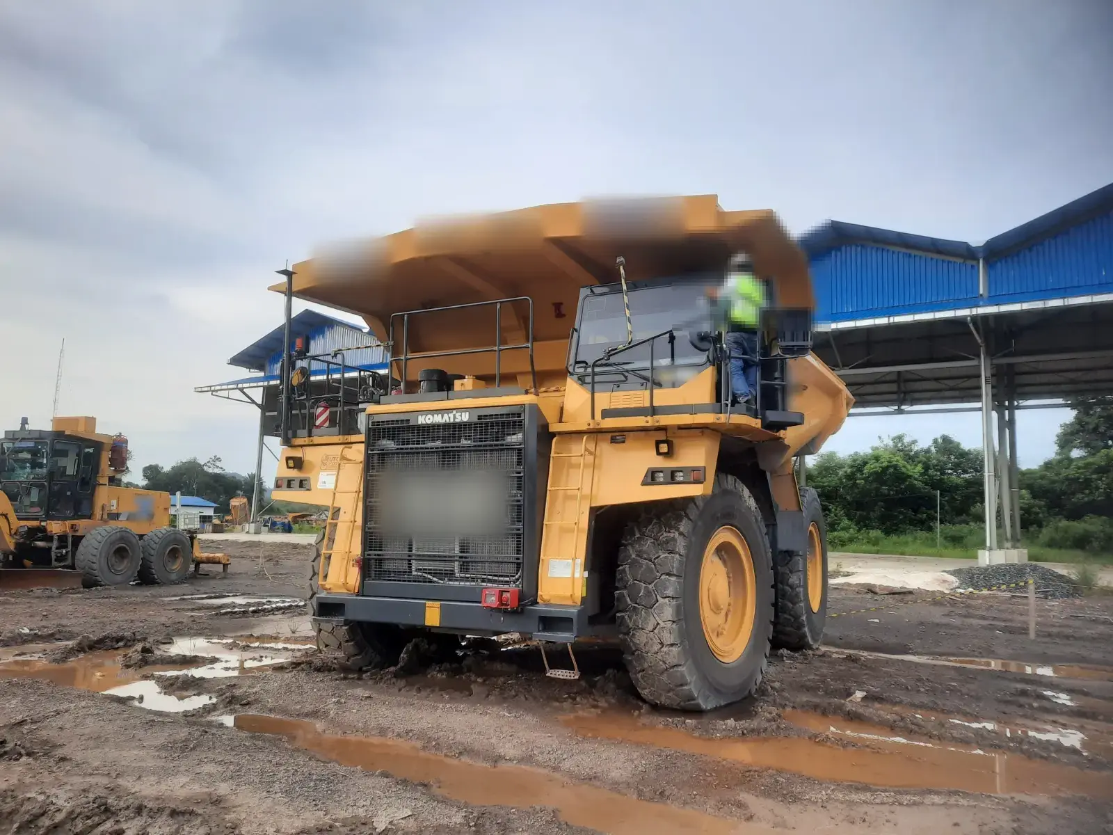 Komatsu HD785-7 2025: Front view