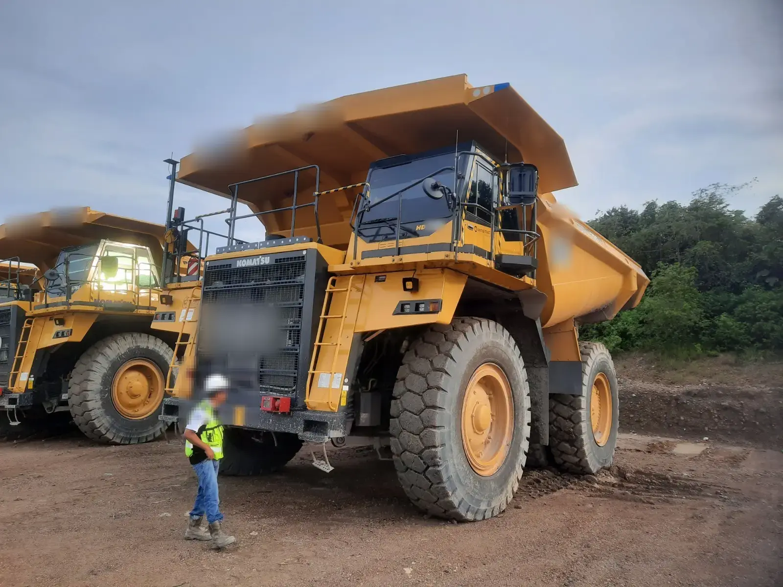 Komatsu HD785-7 2025: Front view