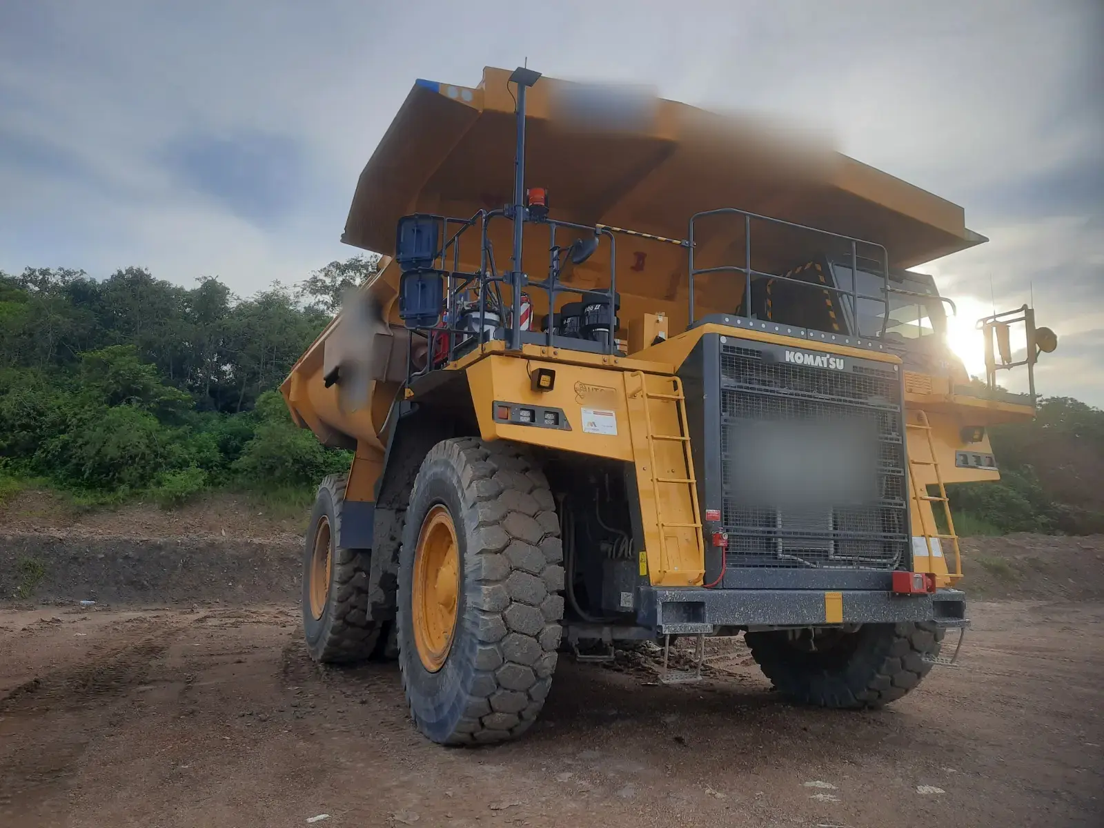 Komatsu HD785-7 2025: Rear view