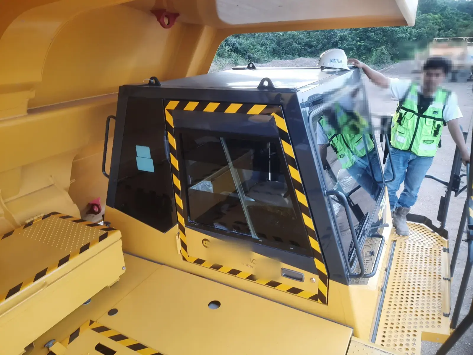 Komatsu HD785-7 2025: Cab from outside