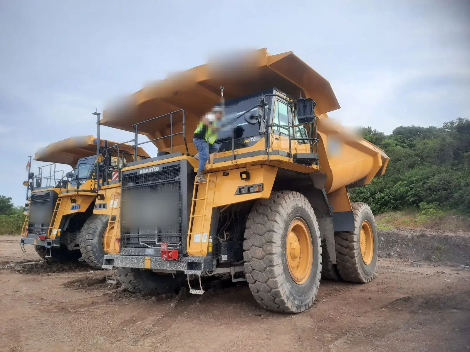 Komatsu HD785-7 2025: Side view