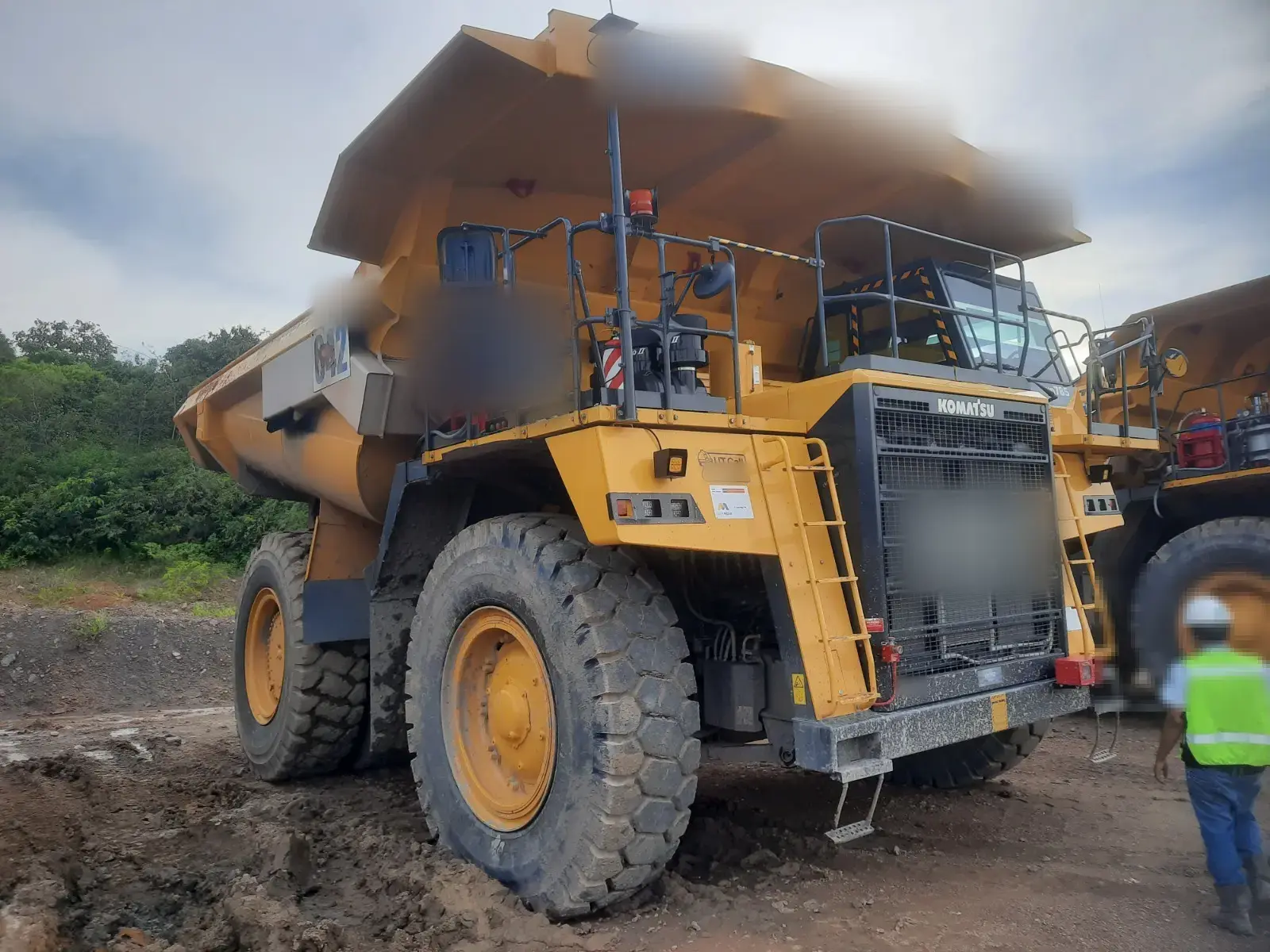Komatsu HD785-7 2025: Rear view