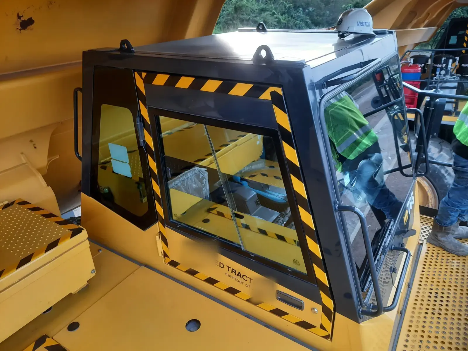 Komatsu HD785-7 2025: Cab from outside