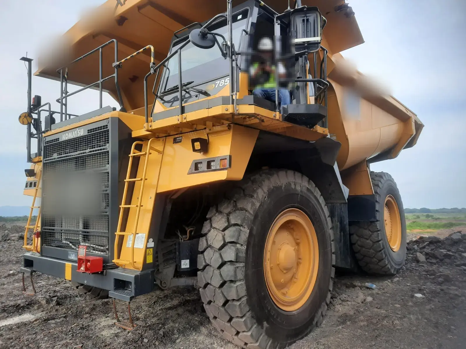 Komatsu HD785-7 2025: Front view