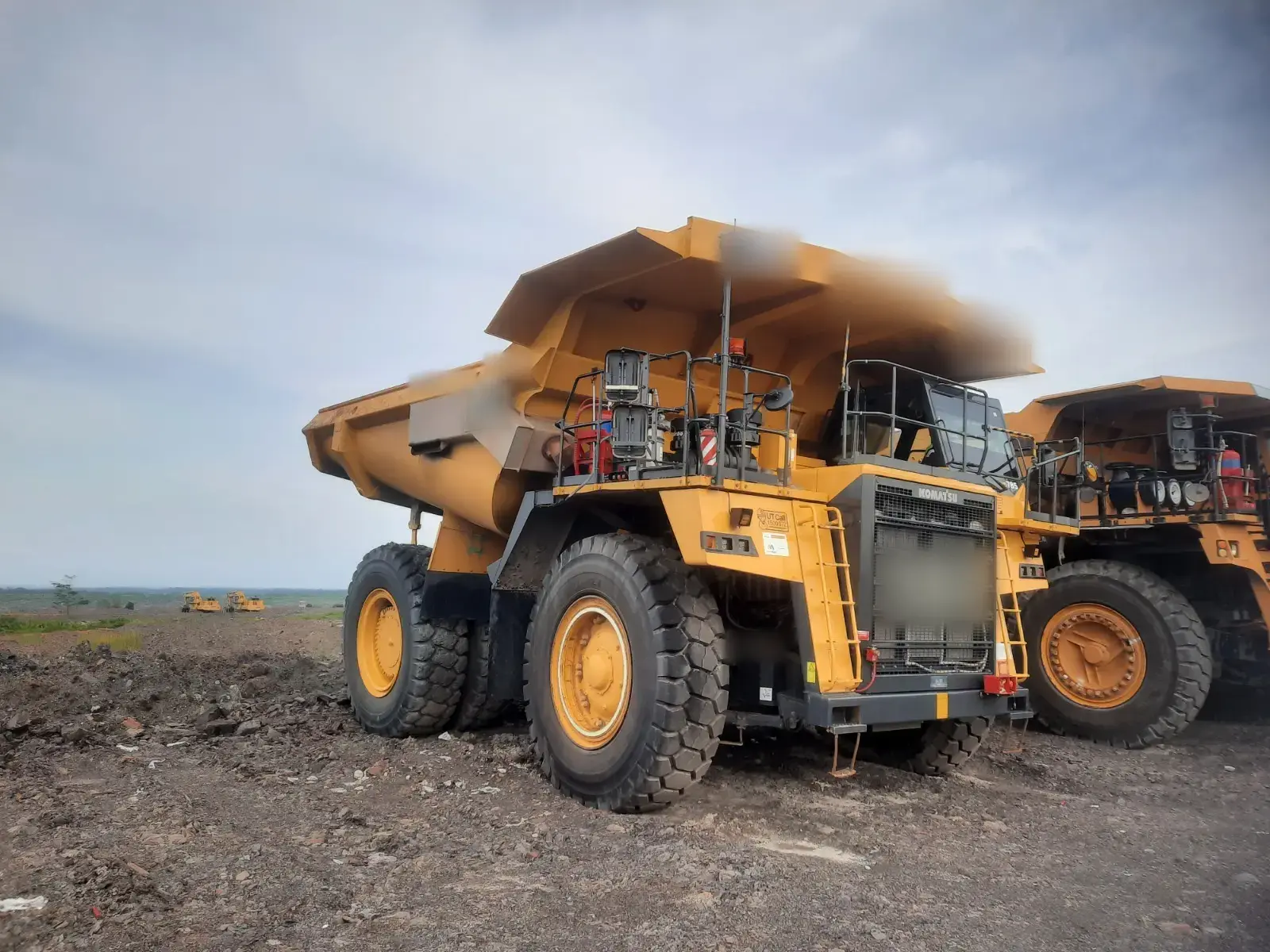 Komatsu HD785-7 2025: Rear view