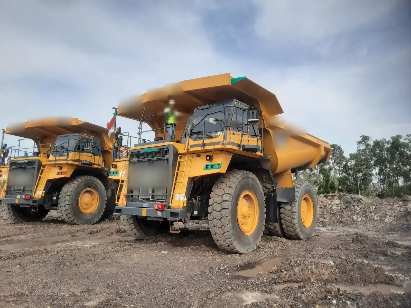 Komatsu HD785-7 2025: Side view