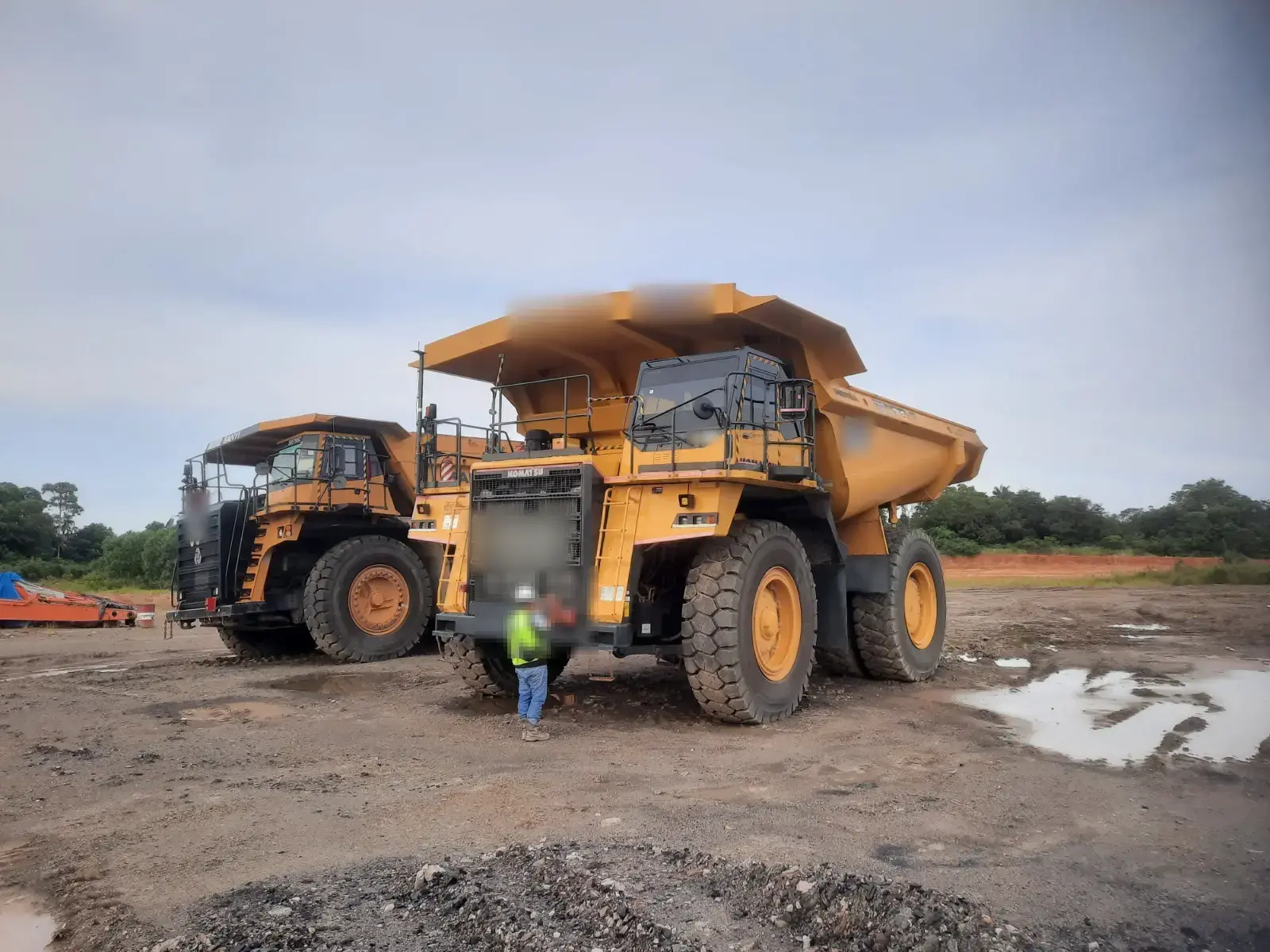 Komatsu HD785-7 2025: Front view