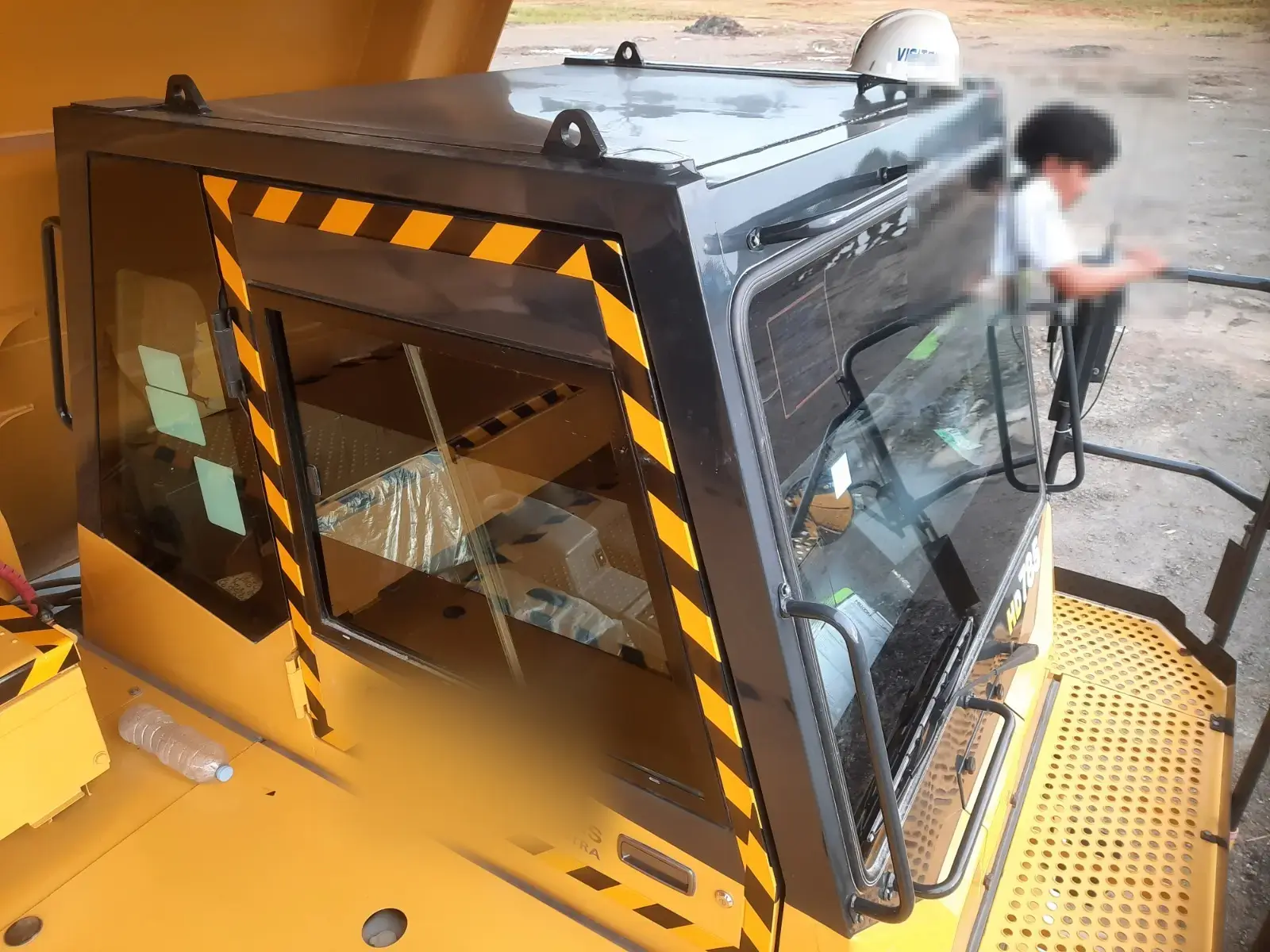 Komatsu HD785-7 2025: Cab from outside