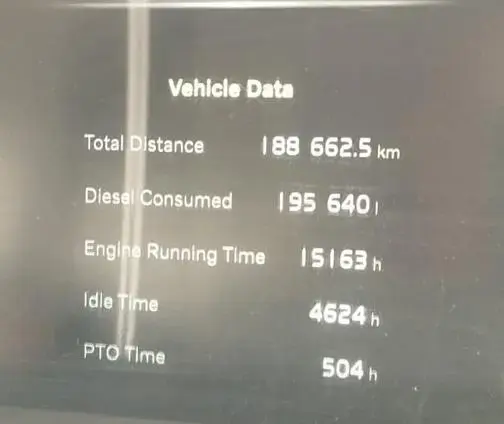 Volvo FMX 400 6x4 2023: Hour meter on the dashboard