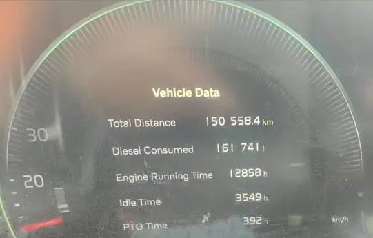 Volvo FMX 400 6x4 2023: Hour meter on the dashboard