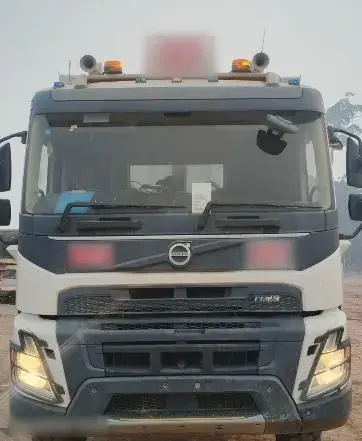 Volvo FMX 400 6x4 2023: Front view