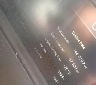 Volvo FMX 400 6x4 2023: Hour meter on the dashboard