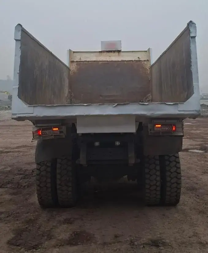 Volvo FMX 400 6x4 2023: Rear view