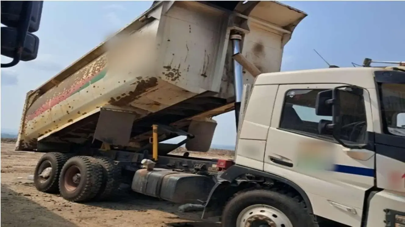 Volvo FMX 400 6x4 2023: Side view