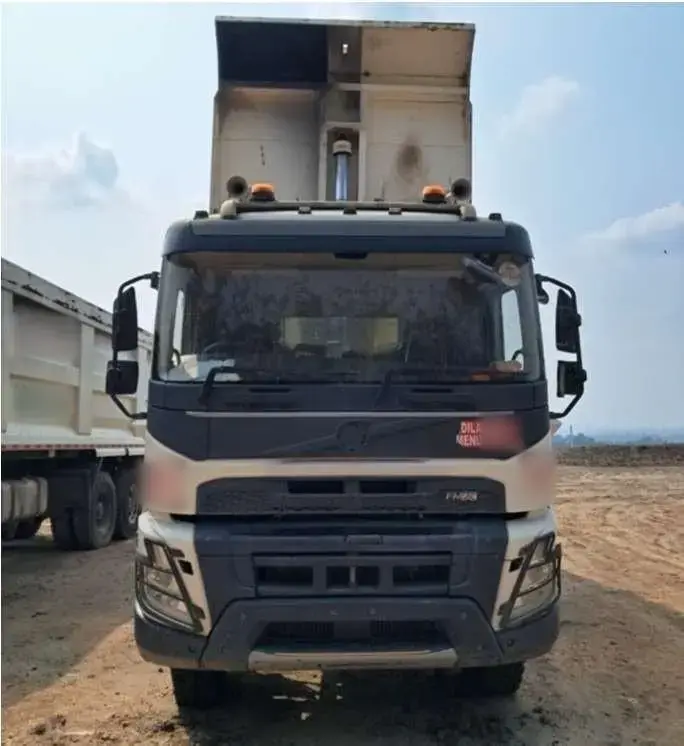 Volvo FMX 400 6x4 2023: Front view