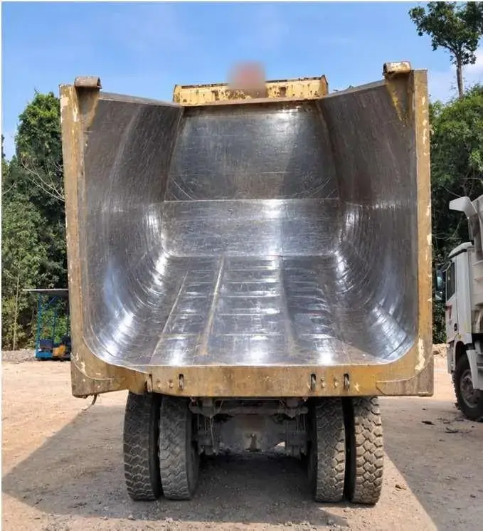 Volvo FMX 400 6x4 2023: Rear view