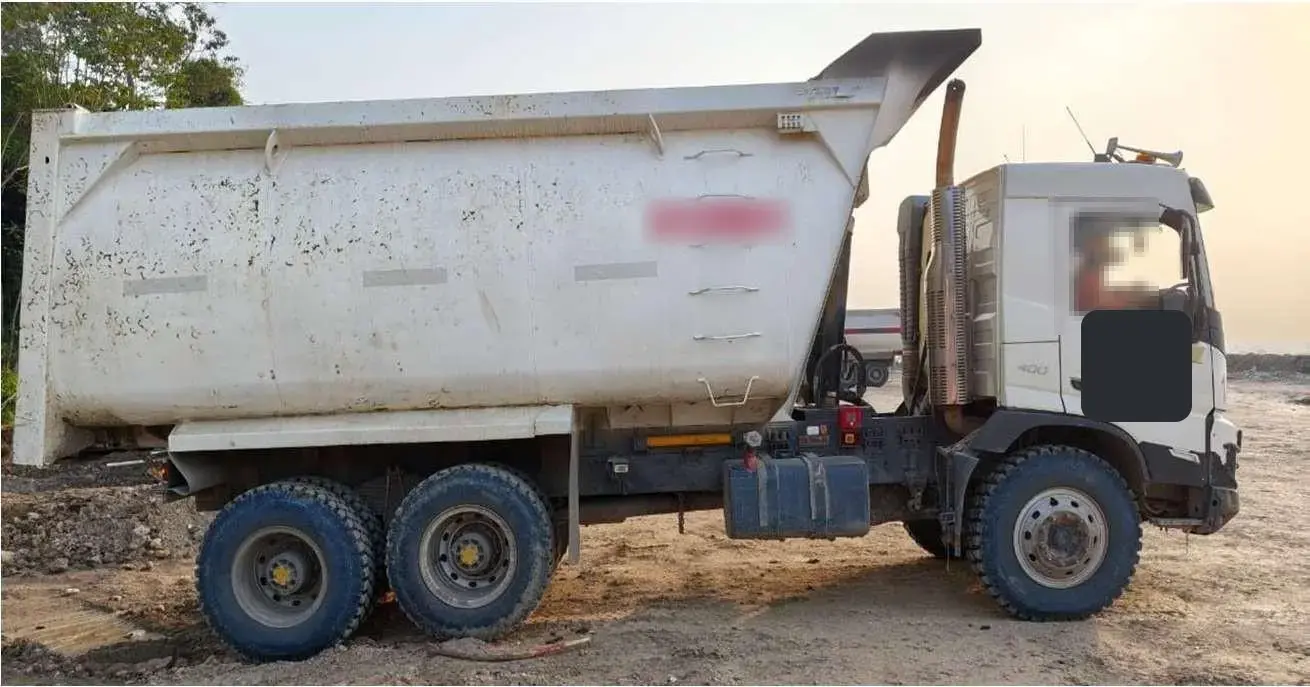 Volvo FMX 400 6x4 2023: Side view