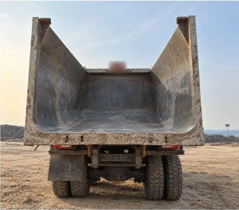 Volvo FMX 400 6x4 2023: Rear view