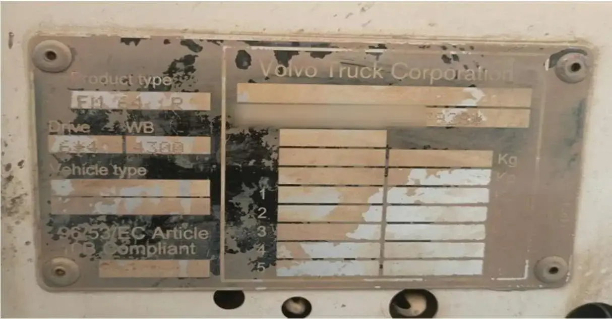 Volvo FMX 400 6x4 2023: Serial plate, number partly masked