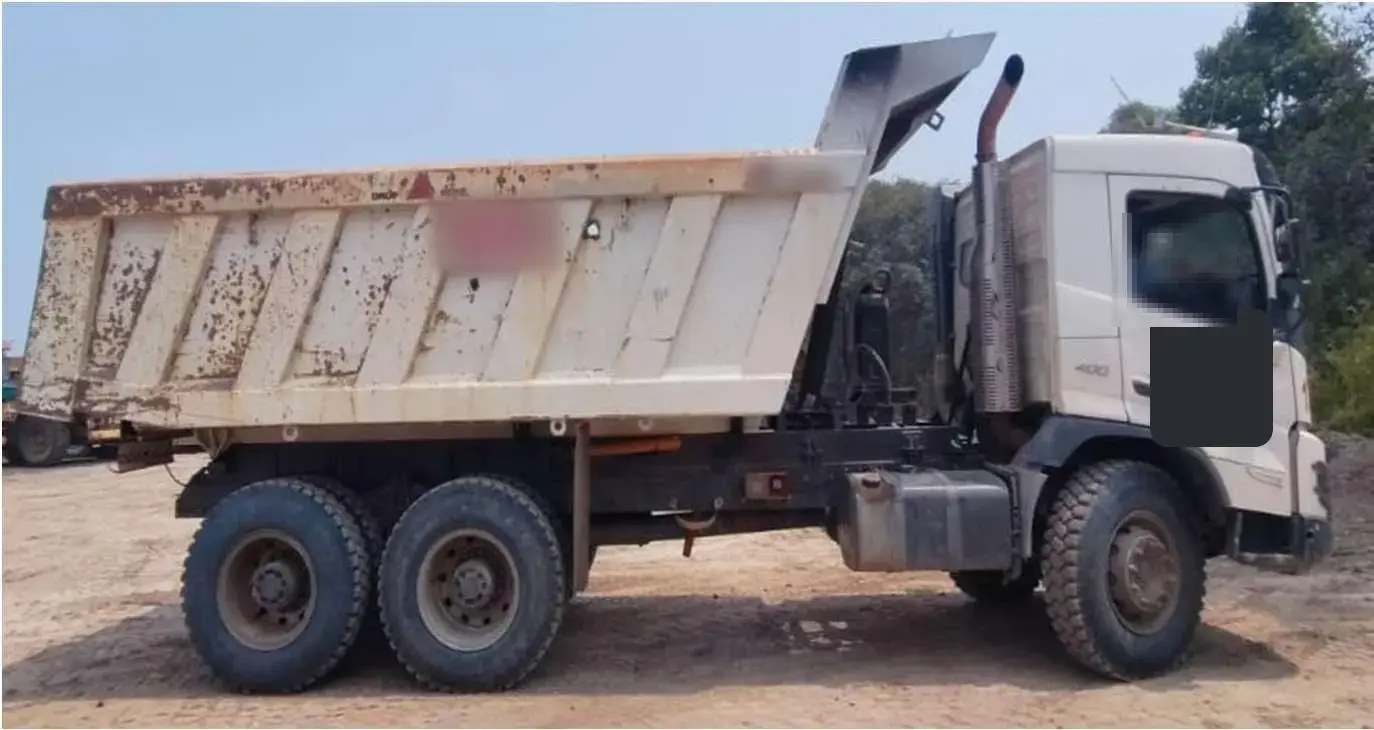 Volvo FMX 400 6x4 2023: Side view