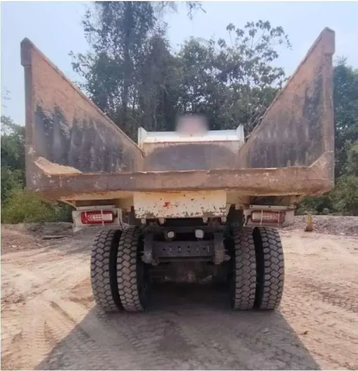 Volvo FMX 400 6x4 2023: Rear view