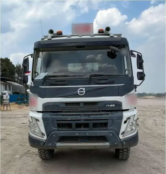 Volvo FMX 400 6x4 2023: Front view