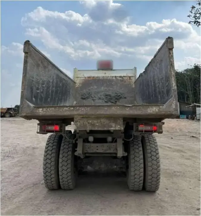 Volvo FMX 400 6x4 2023: Rear view
