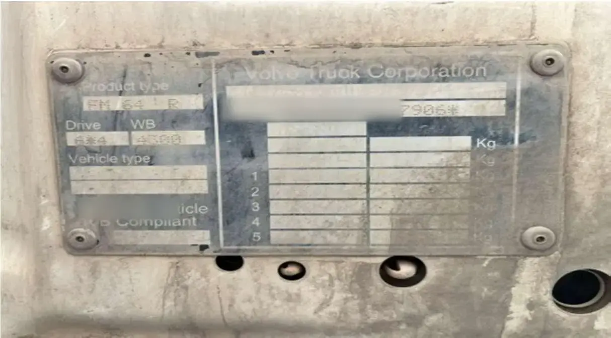 Volvo FMX 400 6x4 2023: Serial plate, number partly masked