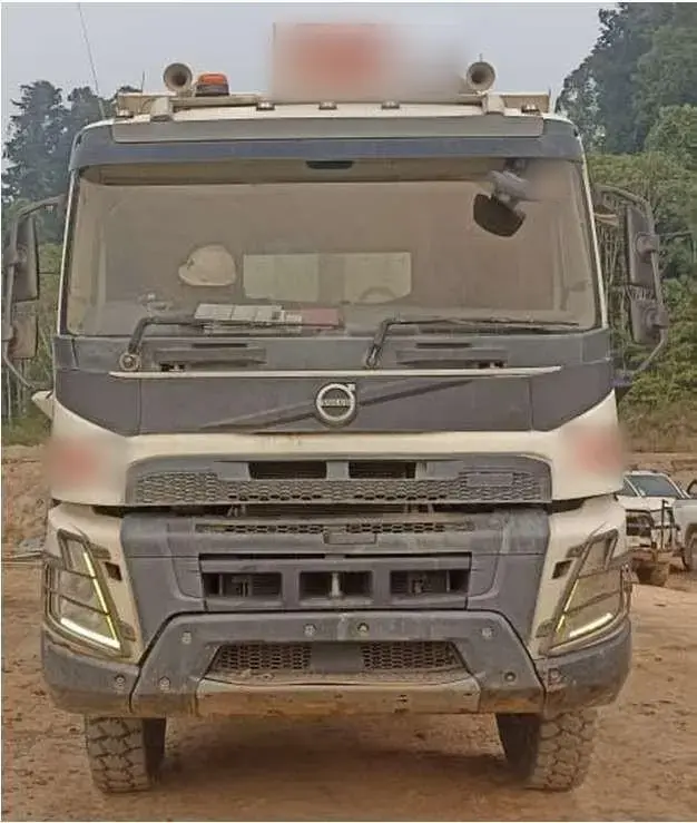 Volvo FMX 400 6x4 2023: Front view