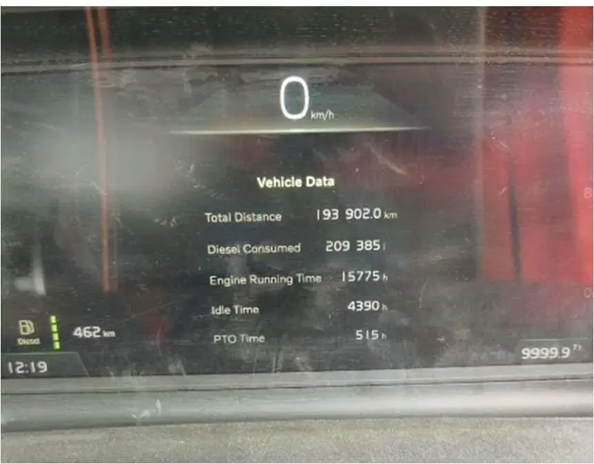 Volvo FMX 400 6x4 2023: Hour meter on the dashboard