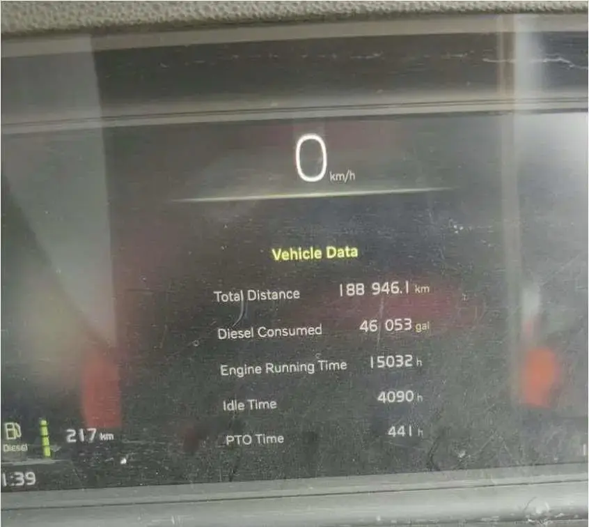 Volvo FMX 400 6x4 2023: Hour meter on the dashboard