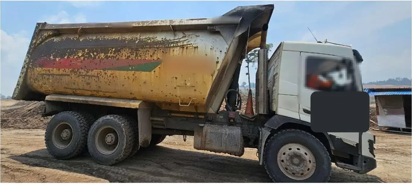 Volvo FMX 400 6x4 2023: Side view