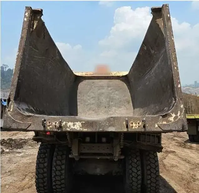 Volvo FMX 400 6x4 2023: Rear view