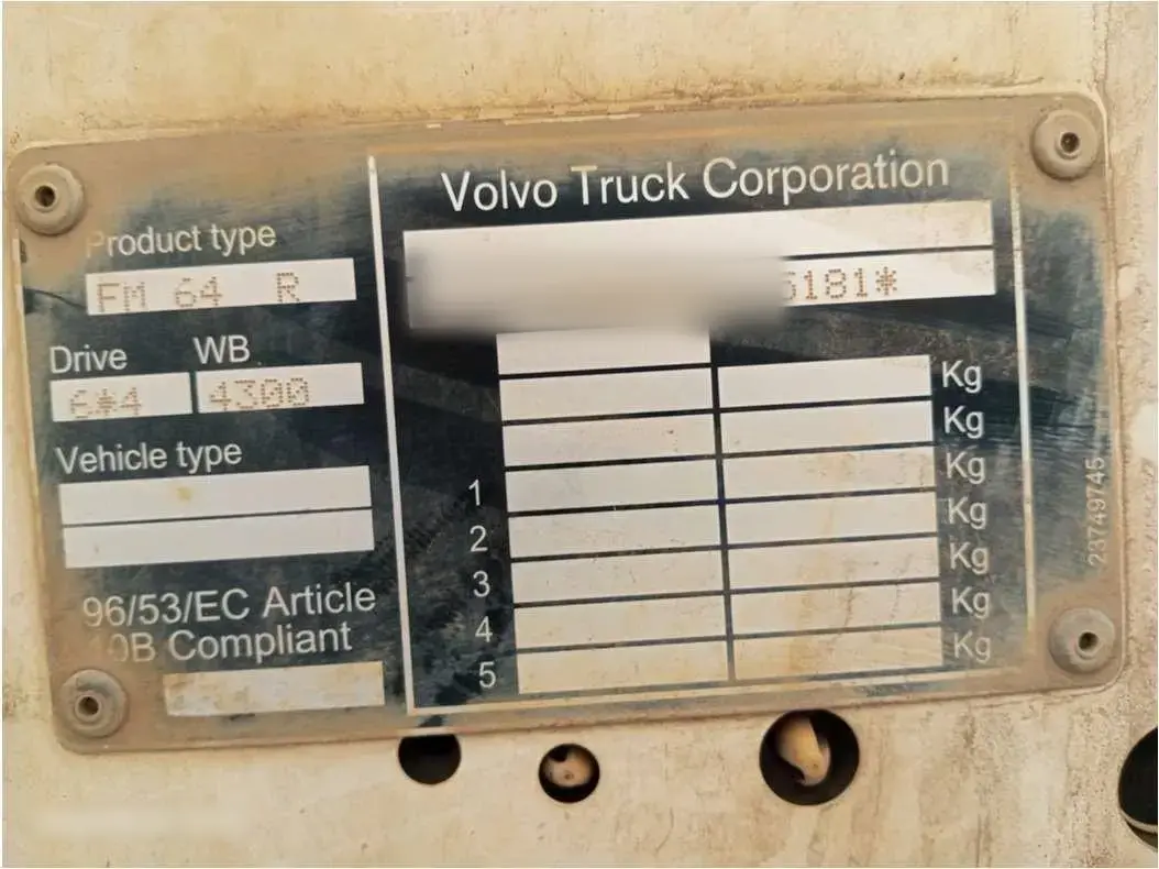 Volvo FMX 400 6x4 2023: Serial plate, number partly masked