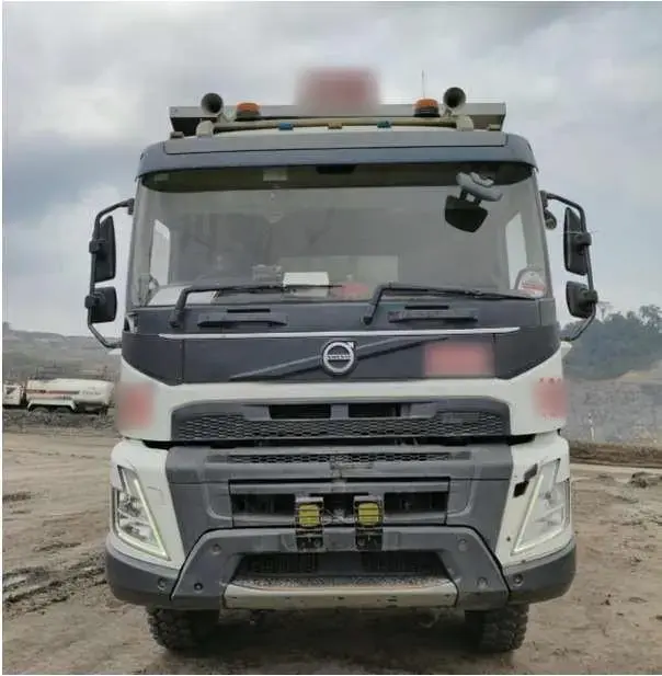 Volvo FMX 400 6x4 2023: Front view