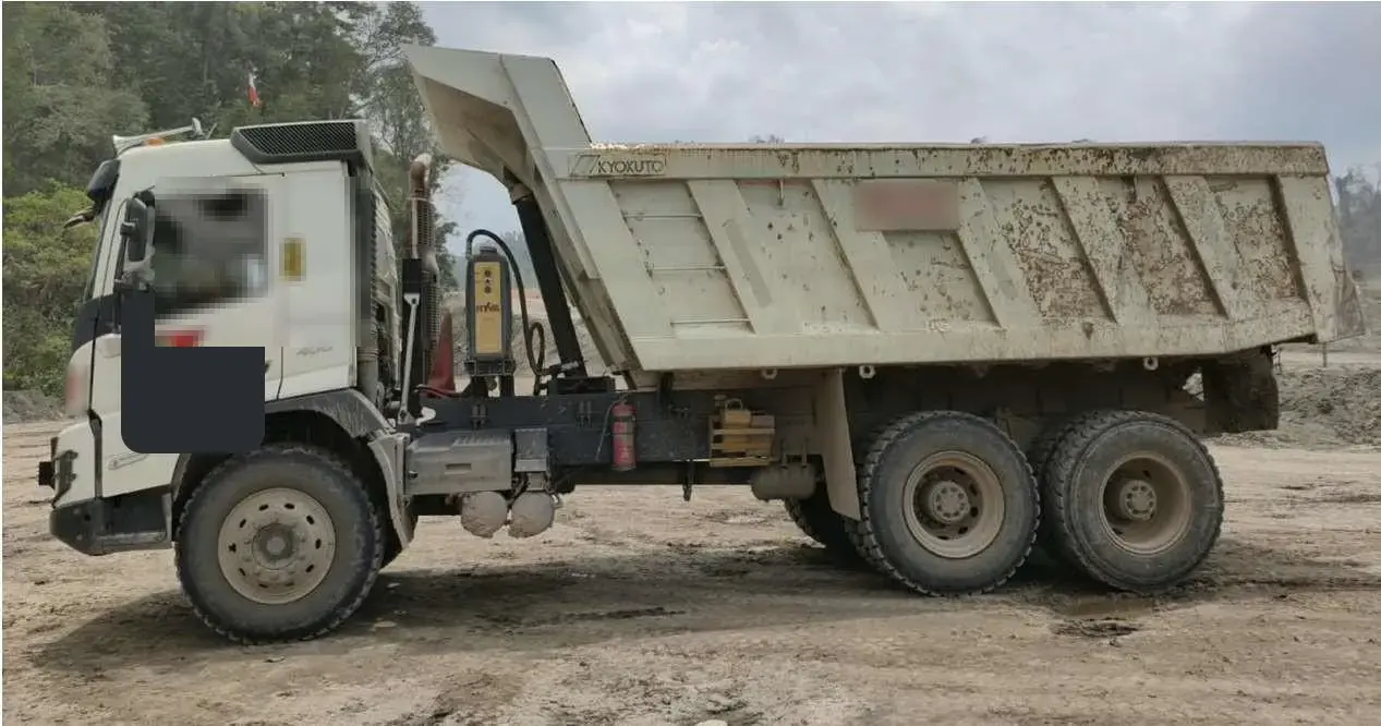 Volvo FMX 400 6x4 2023: Side view