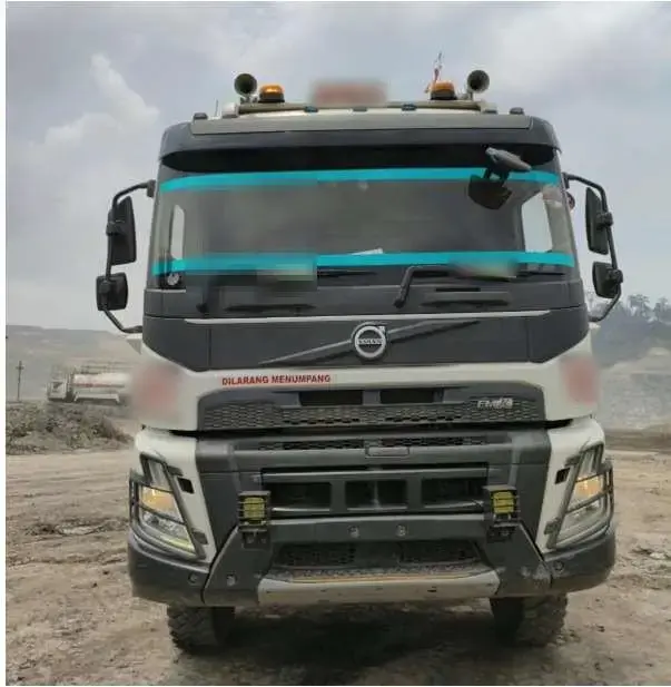Volvo FMX 400 6x4 2023: Front view