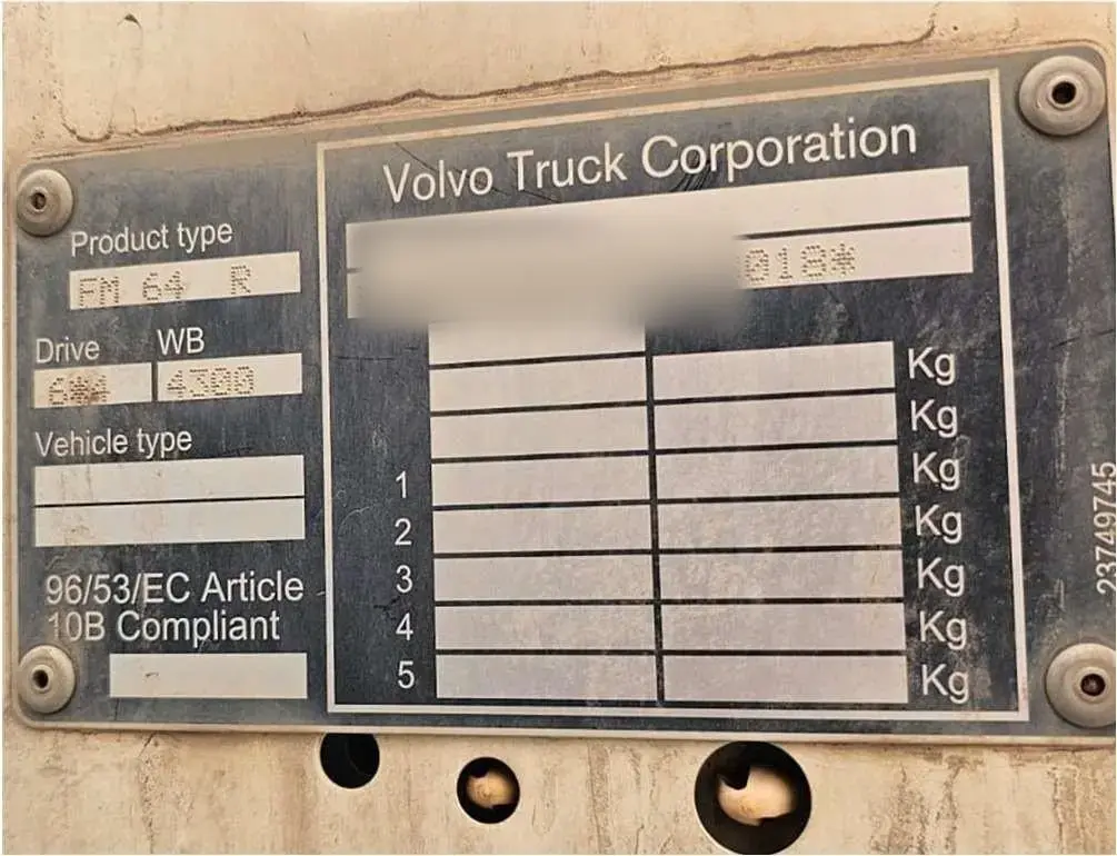 Volvo FMX 400 6x4 2023: Serial plate, number partly masked
