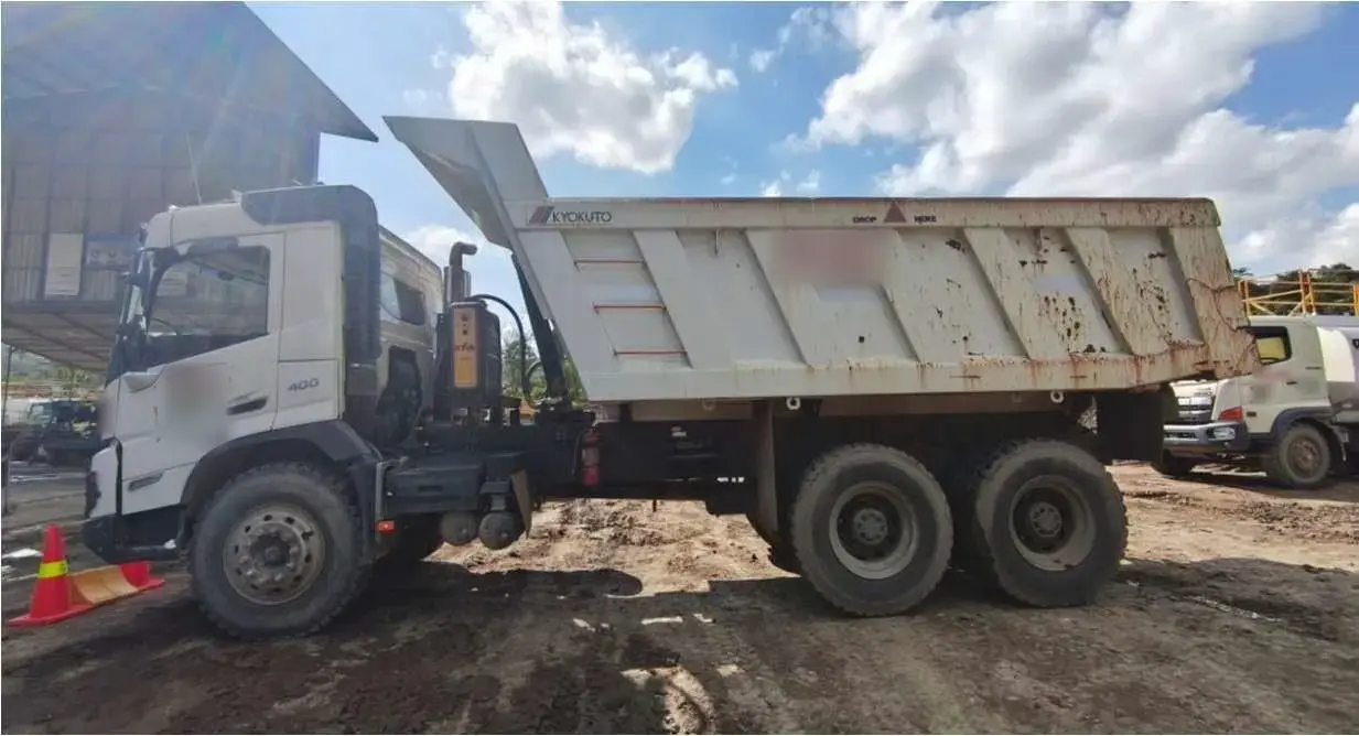 Volvo FMX 400 6x4 2023: Side view