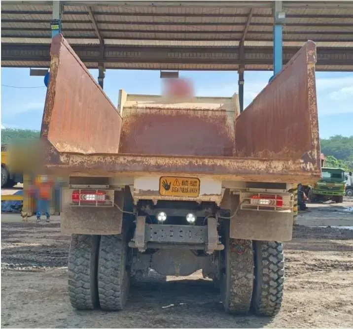 Volvo FMX 400 6x4 2023: Rear view