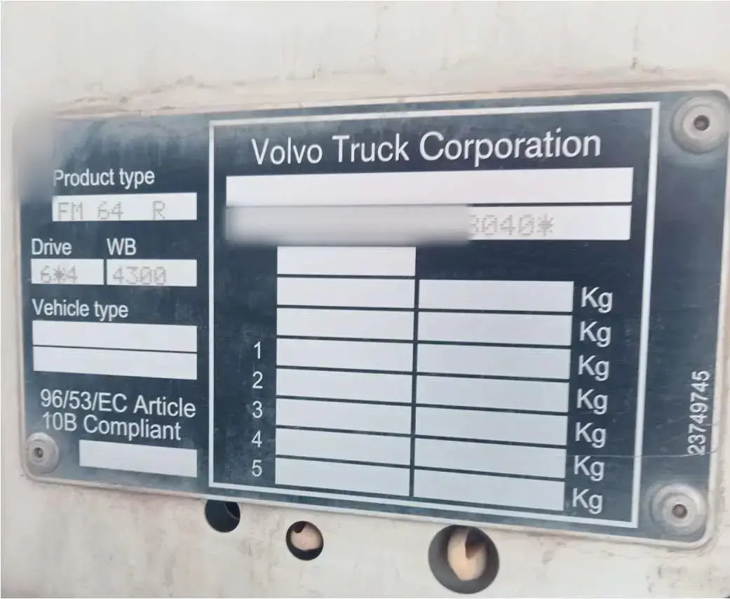 Volvo FMX 400 6x4 2023: Serial plate, number partly masked